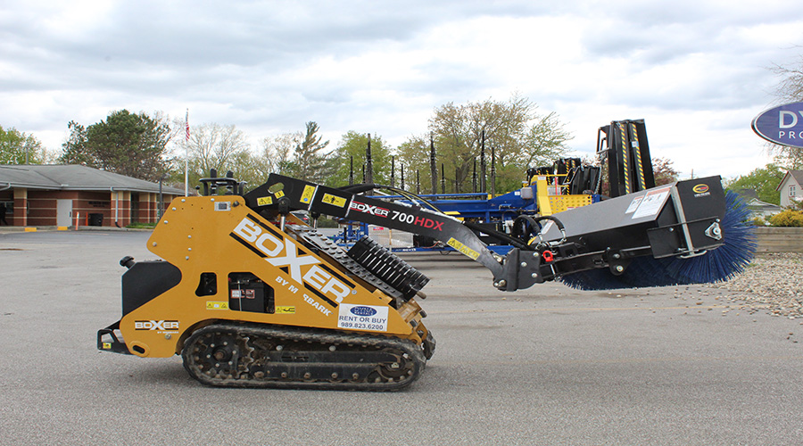 Boxer with sweeper-Dyna Firewood Processors